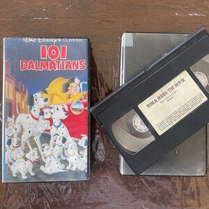 Set Of 2 VHS 101 Dalmatians, Tom & Jerry.